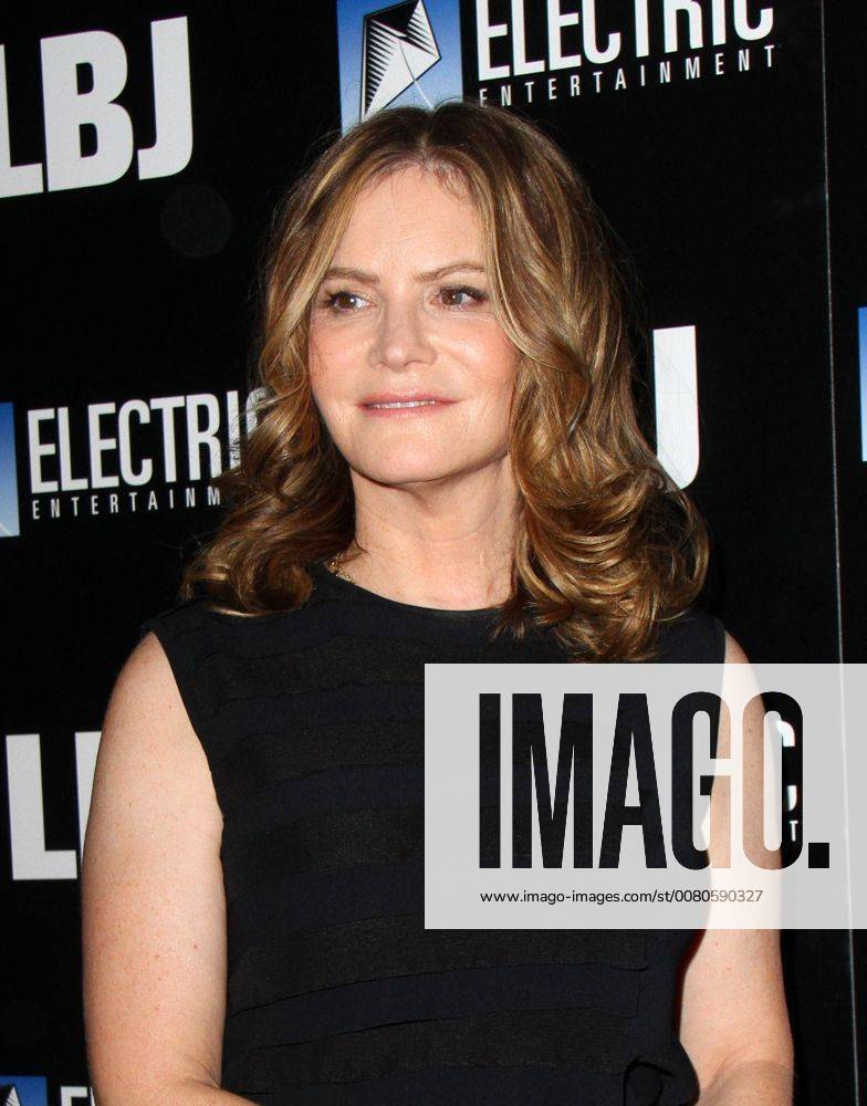 Los Angeles, CA, U.S. - 24 October 2017 - Los Angeles, California - Jennifer Jason Leigh. Ã¢â‚¬oeLBJÃ¢â‚¬Â World Premiere held at ArcLight Hollywood in Los Angeles. Photo Credit: AdMedia Los Angeles U.S. - ZUMAa123 20171025_zaa_a123_031