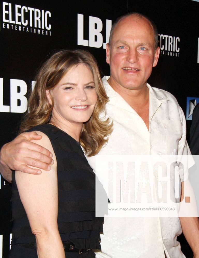 Los Angeles, CA, U.S. - 24 October 2017 - Los Angeles, California - Jennifer Jason Leigh and Woody Harrelson. â€oeLBJ†World Premiere held at ArcLight Hollywood in Los Angeles. Photo Credit: AdMedia Los Angeles U.S. - ZUMAa123 20171025_zaa_a123_030