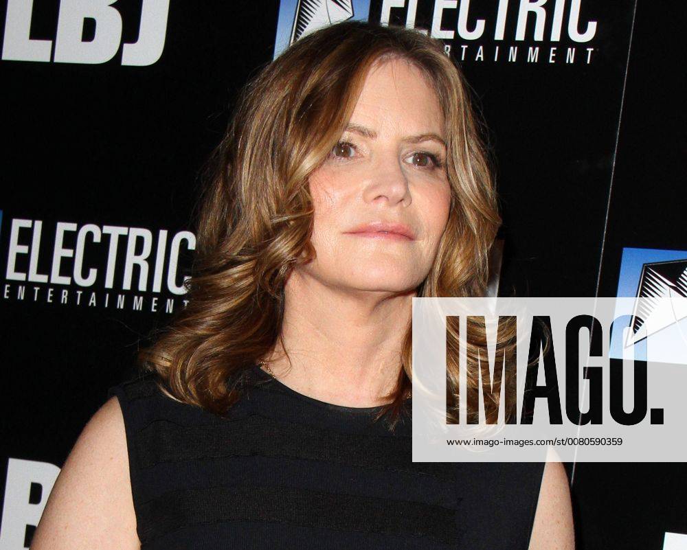 Los Angeles, CA, U.S. - 24 October 2017 - Los Angeles, California - Jennifer Jason Leigh. â€oeLBJ†World Premiere held at ArcLight Hollywood in Los Angeles. Photo Credit: AdMedia Los Angeles U.S. - ZUMAa123 20171025_zaa_a123_017