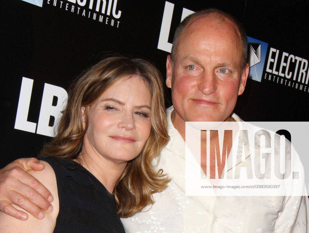 Los Angeles, CA, U.S. - 24 October 2017 - Los Angeles, California - Jennifer Jason Leigh and Woody Harrelson. â€oeLBJ†World Premiere held at ArcLight Hollywood in Los Angeles. Photo Credit: AdMedia Los Angeles U.S. - ZUMAa123 20171025_zaa_a123_013