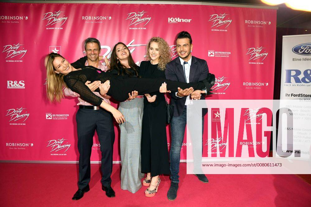 The Actor the RTL Series under us Jens Hajek Antonia Michalsky Pauline Angert hold Astrid , at 26 10 2017 in Cologne to German premiere the Musical Dirty Dancing