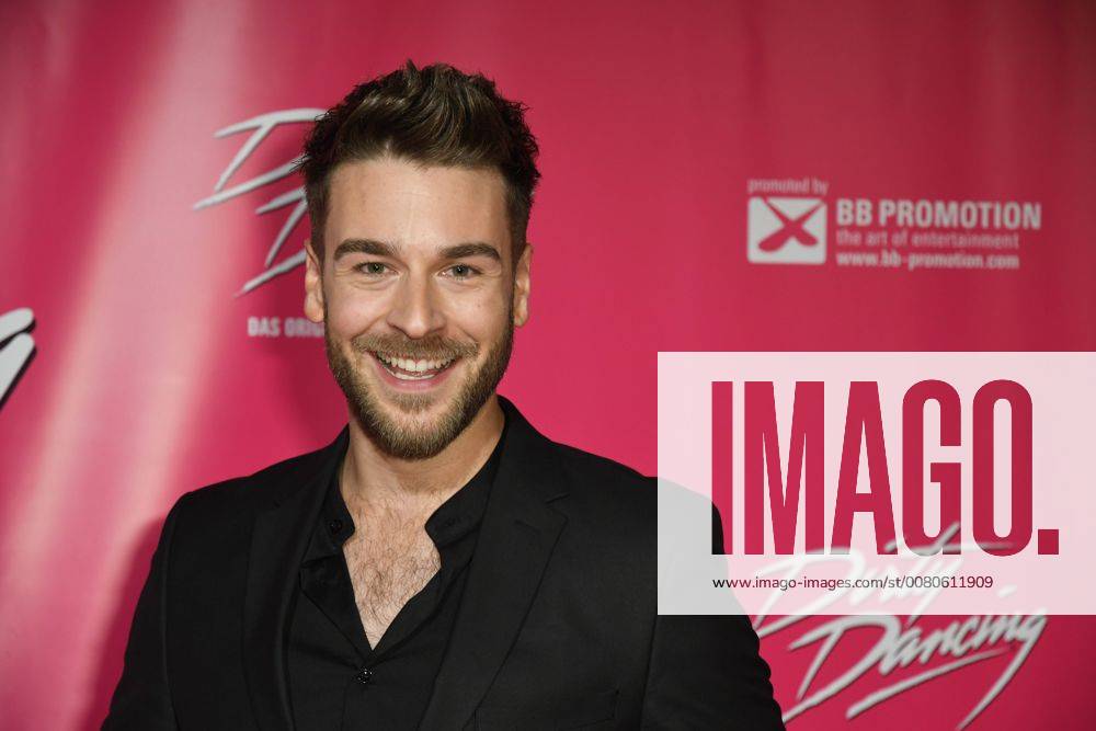 Presenter Eric Schroth , at 26 10 2017 in Cologne to German premiere the Musical Dirty Dancing