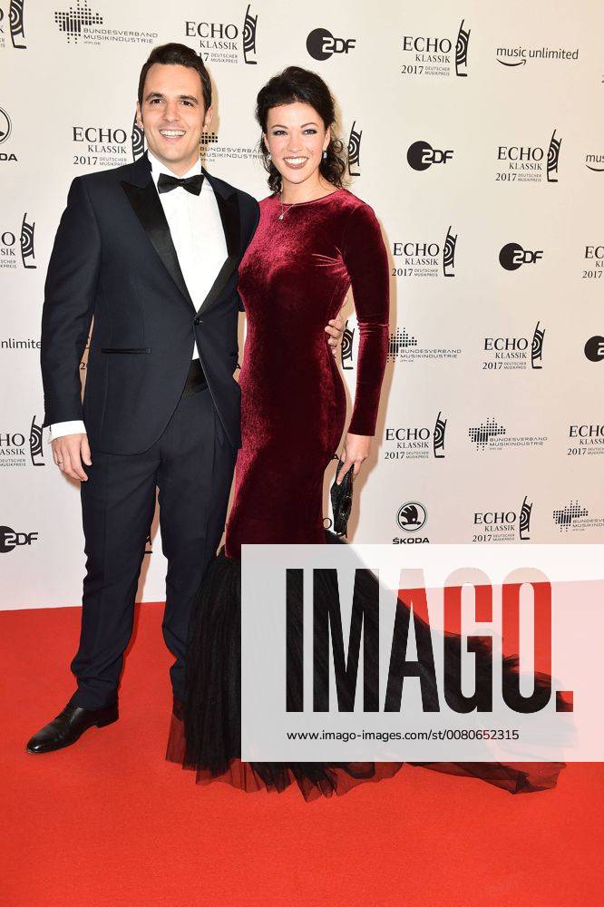 Ksenija Sidorova and her Husband Jose Luis Arizaga at the award Ceremony of Echo Classical at 29 10 2017 in Hamburg Echo Classical 2017 in Hamburg