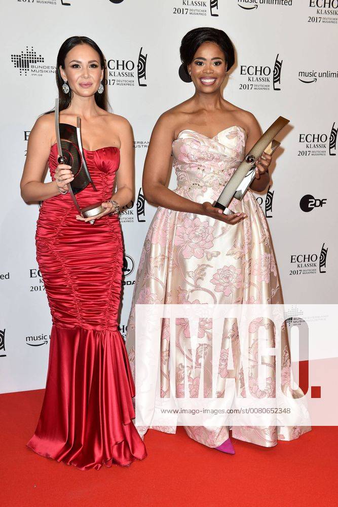 The both Prizewinners Aida Garifullina and Pretty Yende at the award Ceremony of Echo Classical at 29 10 2017 in Hamburg Echo Classical 2017 in Hamburg