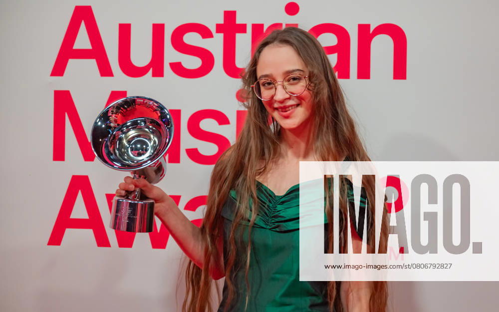 20250307 Red Carpet Verleihung 25. Amadeus Austrian Music Awards WIEN, OESTERREICH - 07. MAERZ: Preistraegerin des 25. Amadeus Austria Music Awards 2025 in der Kategorie -FM4 Award 2025- Solo-Musikerin Anja Sodnikar alias Sodl nach der Verleihung des 25. Amadeus Austria Music Awards 2025 in der MARX Halle am 07. Maerz 2025 in Wien, Oesterreich. 250307_SEPA_17_006
