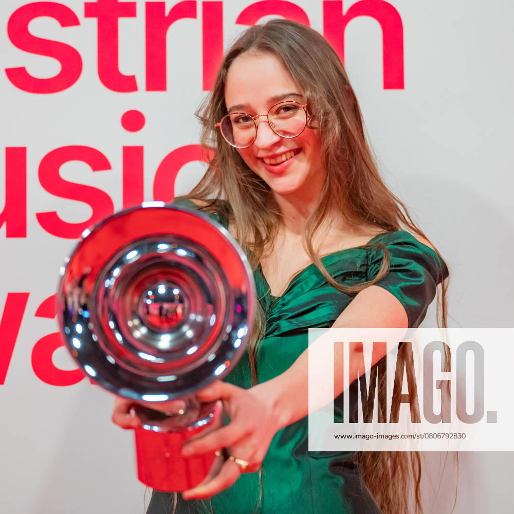 20250307 Red Carpet Verleihung 25. Amadeus Austrian Music Awards WIEN, OESTERREICH - 07. MAERZ: Preistraegerin des 25. Amadeus Austria Music Awards 2025 in der Kategorie -FM4 Award 2025- Solo-Musikerin Anja Sodnikar alias Sodl nach der Verleihung des 25. Amadeus Austria Music Awards 2025 in der MARX Halle am 07. Maerz 2025 in Wien, Oesterreich. 250307_SEPA_17_007
