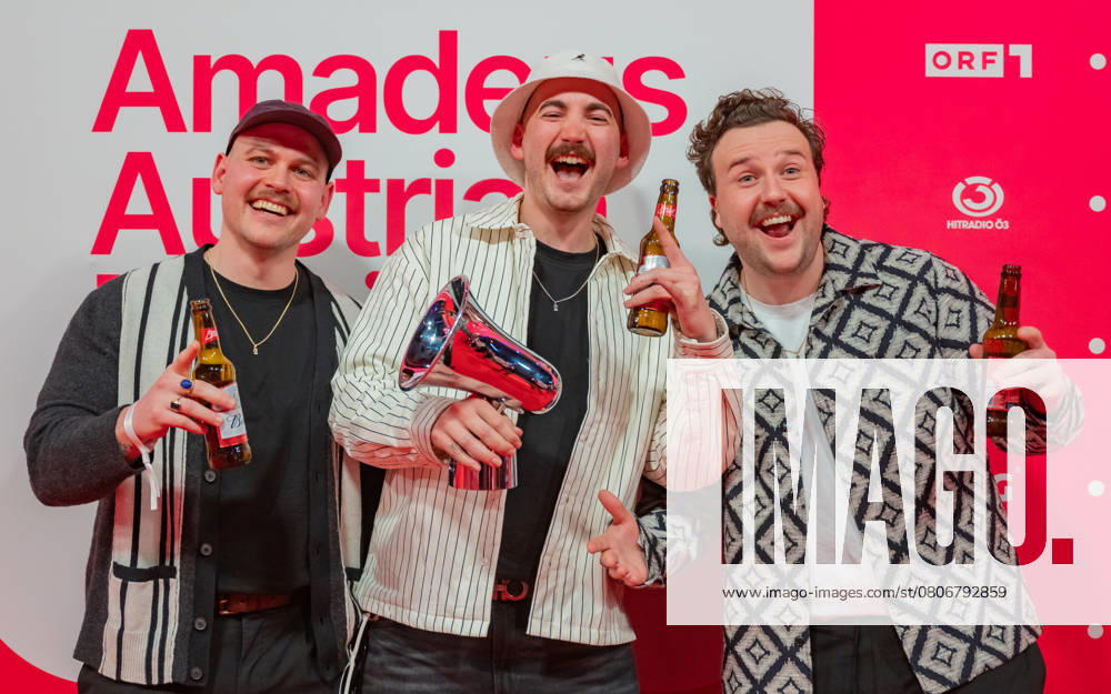 20250307 Red Carpet Verleihung 25. Amadeus Austrian Music Awards WIEN, OESTERREICH - 07. MAERZ: Preistraeger des 25. Amadeus Austria Music Awards 2025 in der Genre-Kategorie -Electronic Dance- Musikband Glueboys nach der Verleihung des 25. Amadeus Austria Music Awards 2025 in der MARX Halle am 07. Maerz 2025 in Wien, Oesterreich. 250307_SEPA_17_012