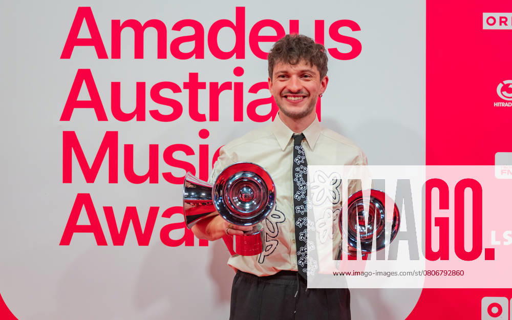 20250307 Red Carpet Verleihung 25. Amadeus Austrian Music Awards WIEN, OESTERREICH - 07. MAERZ: Preistraeger des 25. Amadeus Austria Music Awards 2025 in der Genre-Kategorie -Hard and Heavy- Punk- Rock-Band TURBOBIER nach der Verleihung des 25. Amadeus Austria Music Awards 2025 in der MARX Halle am 07. Maerz 2025 in Wien, Oesterreich. 250307_SEPA_17_013
