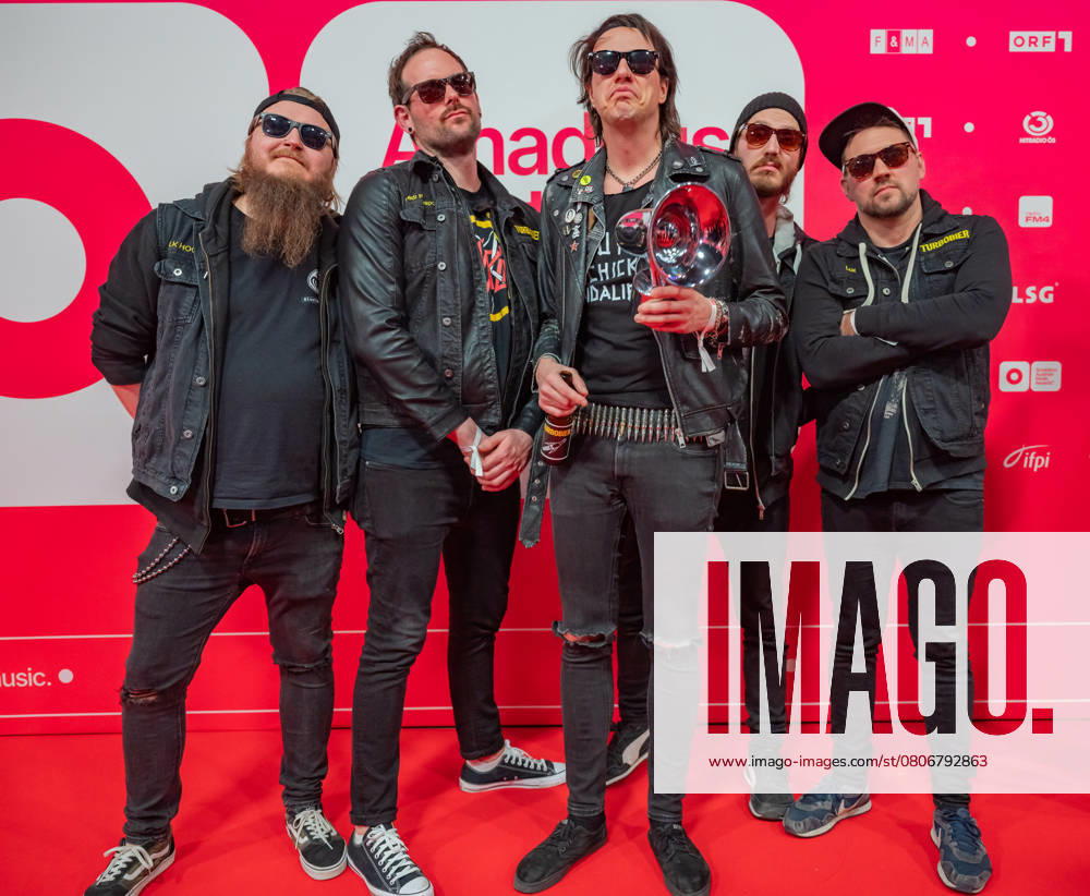 20250307 Red Carpet Verleihung 25. Amadeus Austrian Music Awards WIEN, OESTERREICH - 07. MAERZ: Preistraeger des 25. Amadeus Austria Music Awards 2025 in der Genre-Kategorie -Hard and Heavy- Punk- Rock-Band TURBOBIER nach der Verleihung des 25. Amadeus Austria Music Awards 2025 in der MARX Halle am 07. Maerz 2025 in Wien, Oesterreich. 250307_SEPA_17_018