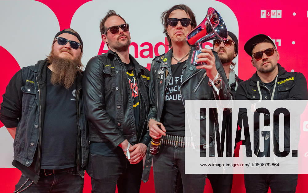 20250307 Red Carpet Verleihung 25. Amadeus Austrian Music Awards WIEN, OESTERREICH - 07. MAERZ: Preistraeger des 25. Amadeus Austria Music Awards 2025 in der Genre-Kategorie -Hard and Heavy- Punk- Rock-Band TURBOBIER nach der Verleihung des 25. Amadeus Austria Music Awards 2025 in der MARX Halle am 07. Maerz 2025 in Wien, Oesterreich. 250307_SEPA_17_019