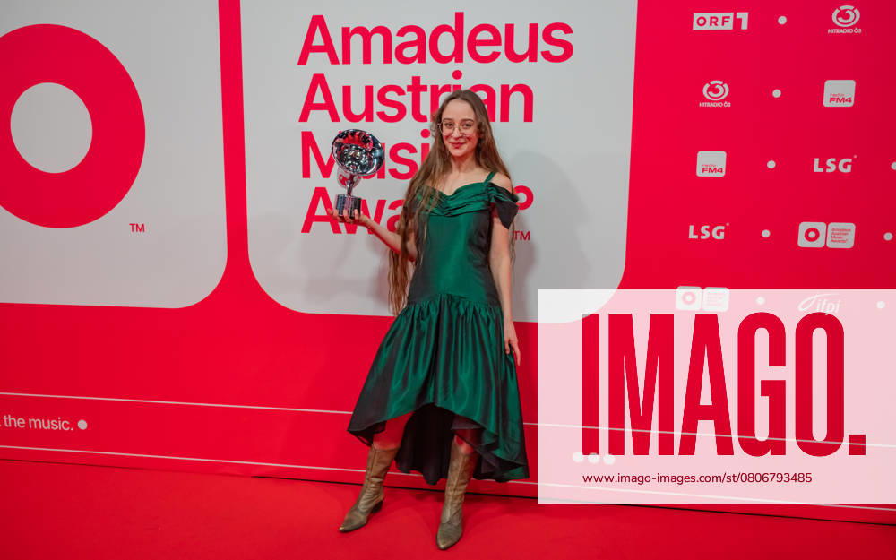 20250307 Red Carpet Verleihung 25. Amadeus Austrian Music Awards WIEN, OESTERREICH - 07. MAERZ: Preistraegerin des 25. Amadeus Austria Music Awards 2025 in der Kategorie -FM4 Award 2025- Solo-Musikerin Anja Sodnikar alias Sodl nach der Verleihung des 25. Amadeus Austria Music Awards 2025 in der MARX Halle am 07. Maerz 2025 in Wien, Oesterreich. 250307_SEPA_17_004