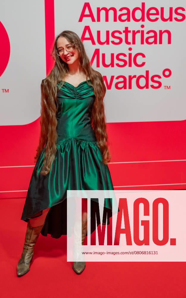 20250307 Red Carpet Verleihung 25. Amadeus Austrian Music Awards WIEN, OESTERREICH - 07. MAERZ: Preistraegerin des 25. Amadeus Austria Music Awards 2025 in der Kategorie -FM4 Award 2025- Solo-Musikerin Anja Sodnikar alias Sodl nach der Verleihung des 25. Amadeus Austria Music Awards 2025 in der MARX Halle am 07. Maerz 2025 in Wien, Oesterreich. 250307_SEPA_17_030