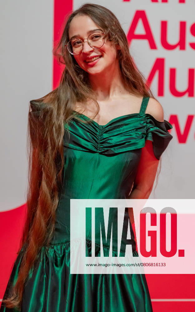 20250307 Red Carpet Verleihung 25. Amadeus Austrian Music Awards WIEN, OESTERREICH - 07. MAERZ: Preistraegerin des 25. Amadeus Austria Music Awards 2025 in der Kategorie -FM4 Award 2025- Solo-Musikerin Anja Sodnikar alias Sodl nach der Verleihung des 25. Amadeus Austria Music Awards 2025 in der MARX Halle am 07. Maerz 2025 in Wien, Oesterreich. 250307_SEPA_17_032