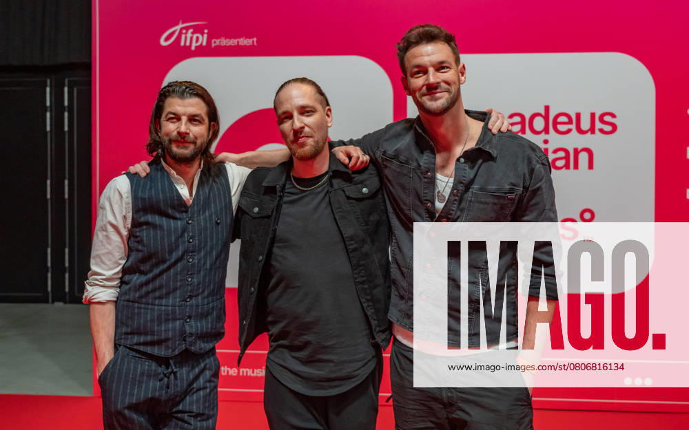 20250307 Red Carpet Verleihung 25. Amadeus Austrian Music Awards WIEN, OESTERREICH - 07. MAERZ: Musiker, Schauspieler und Buchautor Otto Jaus , Musiker und Musikproduzent Daniel Fellner und Musiker, Schauspieler und Buchautor Paul Pizzera bei ihrer Ankunft am Redcarpet anlaesslich der Verleihung des 25. Amadeus Austria Music Awards 2025 in der MARX Halle am 07. Maerz 20253 in Wien, Oesterreich. 250307_SEPA_17_033
