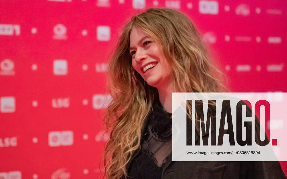 20250307 Red Carpet Verleihung 25. Amadeus Austrian Music Awards WIEN, OESTERREICH - 07. MAERZ: Saengerin und Schauspielerin Zoe Straub bei ihrer Ankunft am Redcarpet anlaesslich der Verleihung des 25. Amadeus Austria Music Awards 2025 in der MARX Halle am 07. Maerz 20253 in Wien, Oesterreich. 250307_SEPA_17_149