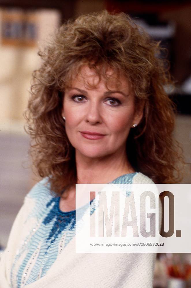 COACH, Shelley Fabares, 1989-97. photo: ABC courtesy Everett CollectionTSDCOAC AB051 PUBLICATIONXNOTxINxCANxCHNxFRAxITAxJPNxNORxPOLxRUSxESPxUKxUSA
