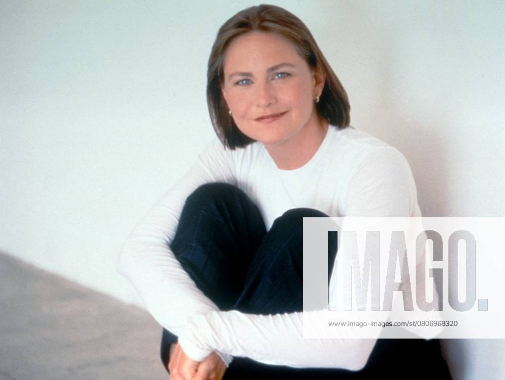 WHAT MAKES A FAMILY, Cherry Jones, 2001. Lifetime Courtesy Everett CollectionTSDWHMA LT002 PUBLICATIONXNOTxINxCANxCHNxFRAxITAxJPNxNORxPOLxRUSxESPxUKxUSA