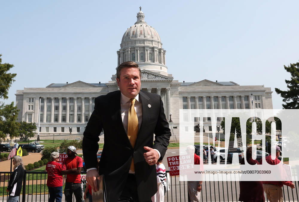 Missouri Attorney General Andrew Bailey heads back to his office in the Missouri Supreme Court building after talking with abortion opponents about Amendment 3 across from the State Capitol in Jefferson City, Missouri, on Tuesday, Sept. 10, 2024. USA - ZUMAm67_ 20250310_zaf_m67_008