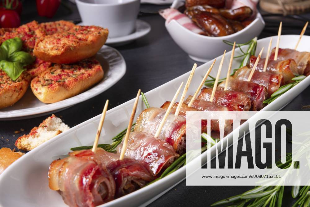 Datteln im Speckmantel und köstliche Tapas Dates wrapped in bacon and delicious tapas