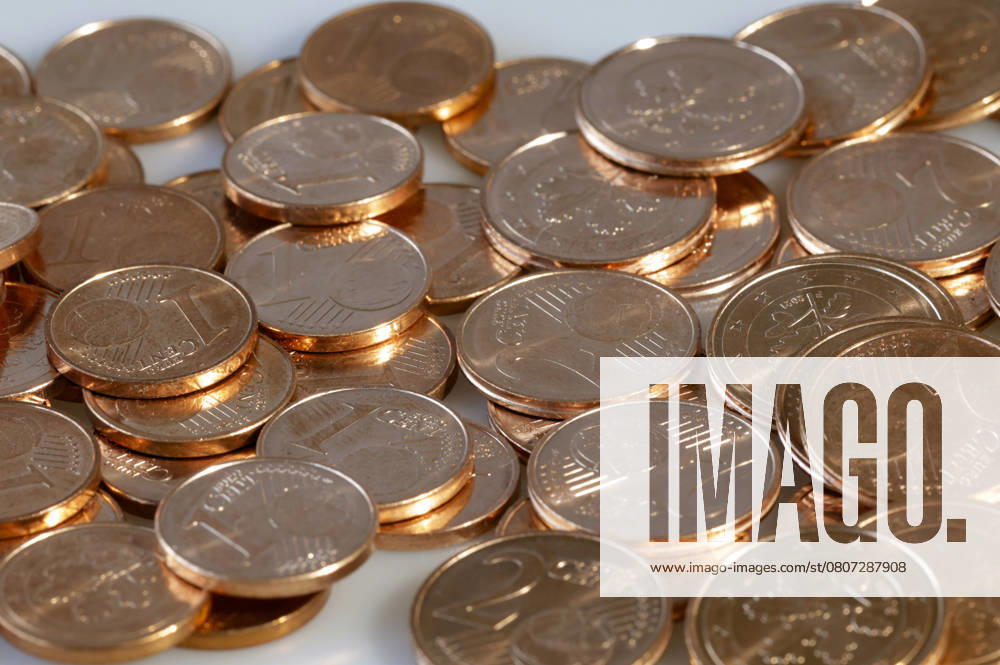 One-cent coins and two-cent coins are unpopular, hardly worth anything, complicated to handle and relatively expensive to produce The national cash forum is planning to abolish this small change in a new initiative and proposes that cash payments should be rounded up or down to the nearest five euro cents Symbol photo, theme photo Foto:xR.xSchmiegeltx xFuturexImagex cent_5331