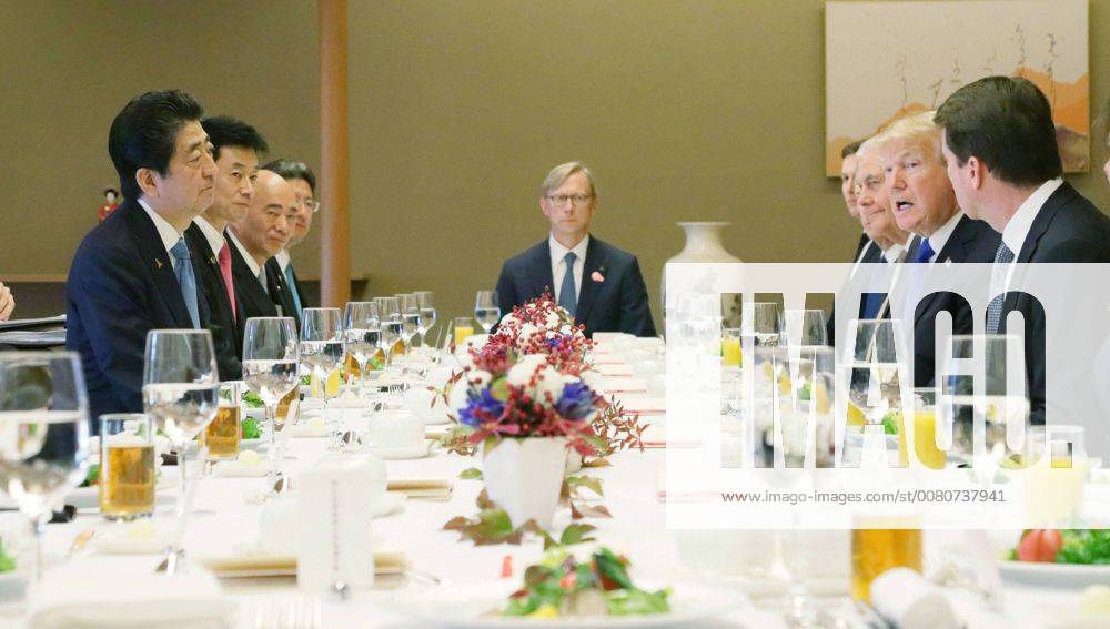 Trump in Japan Japanese Prime Minister Shinzo Abe (L) and U.S. President Donald Trump (2nd from R) attend a working lunch at the State Guest House in Tokyo on Nov. 6, 2017. (Pool Photo)