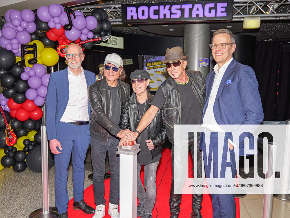 Hub of the Scorpions Airport Hannover Start at the opening of the Rockstage f l Maik Blötz, Matthias Jabs, Klaus Meine, Rudolf Schenker, Pro Dr Martin Roll