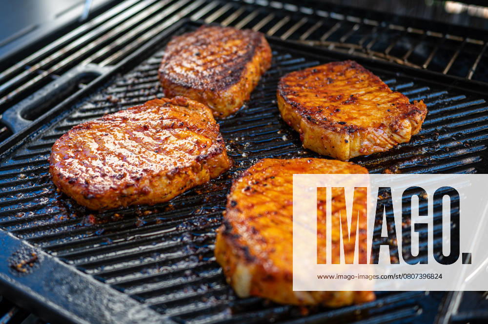 Juicy grilled steaks on a hot cast iron plate , Germany, 19 03 2025, Germany grills in the best grilling weather Four golden-brown grilled, juicy steaks on a hot cast iron plate, seasoned and with a perfect grill crust