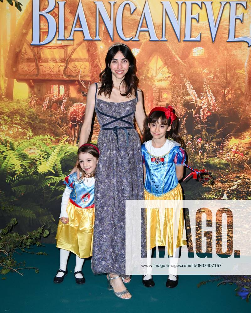 Milan, Photocall for the premiere of the Disney film Snow White Milan, Photocall for the premiere of the Disney film Snow White In the photo: Francesca Rocco with her daughters Ginevra and Beatrice Milan
