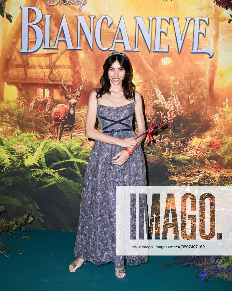 Milan, Photocall for the premiere of the Disney film Snow White Milan, Photocall for the premiere of the Disney film Snow White In the photo: Francesca Rocco with her daughters Ginevra and Beatrice Milan