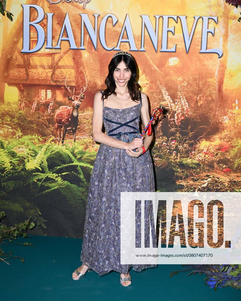 Milan, Photocall for the premiere of the Disney film Snow White Milan, Photocall for the premiere of the Disney film Snow White In the photo: Francesca Rocco with her daughters Ginevra and Beatrice Milan