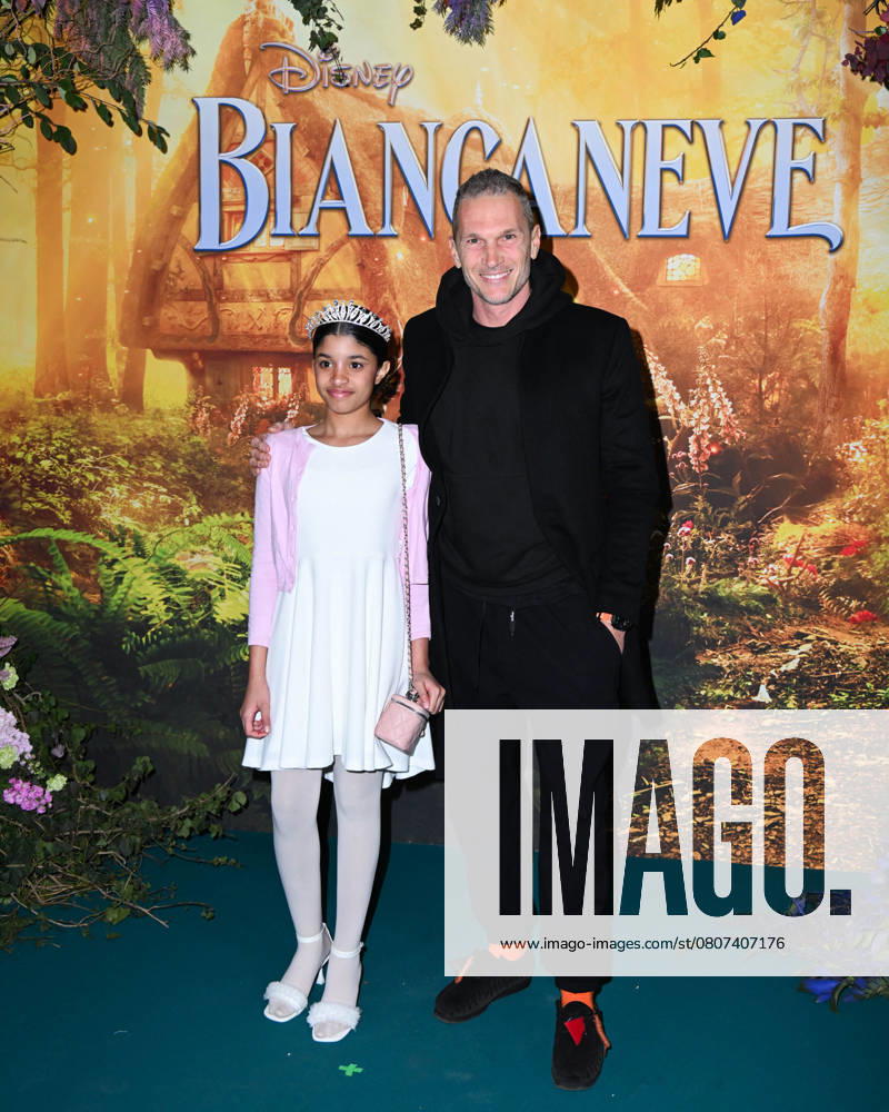 Milan, Photocall for the premiere of the Disney film Snow White Milan, Photocall for the premiere of the Disney film Snow White In the photo: Alvin with his daughter Ariel Milan