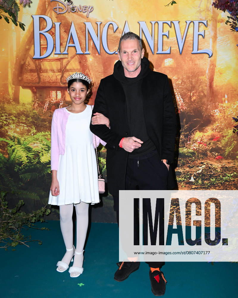 Milan, Photocall for the premiere of the Disney film Snow White Milan, Photocall for the premiere of the Disney film Snow White In the photo: Alvin with his daughter Ariel Milan