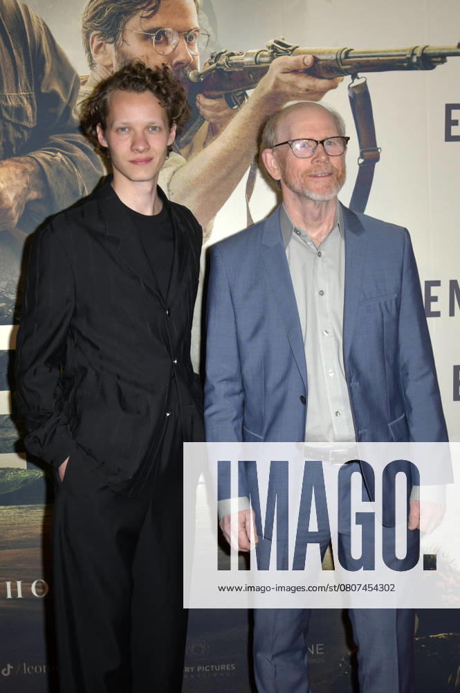 Felix Kammerer and Ron Howard at the special screening of the movie Eden in the Astor Film Lounge Berlin, 20 03 2025 Foto:xM.xBehrensx xFuturexImagex eden_5373