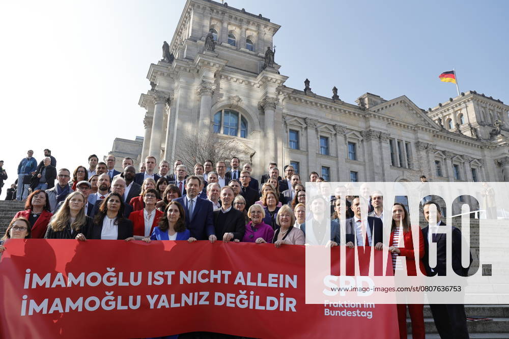 Germany, Berlin, Reichstag, SPD parliamentary group, Solidarity photo for Ekrem Imamoglu