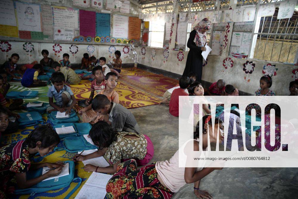 Cox S Bazar, Cox s Bazar, Bangladesh - Children learn English in an UNICEF classroom in Balukhali. The education is free. In other camps, small madrases have sprung up to provide an Islamic centric education. Cox S Bazar Bangladesh - ZUMAt130 20171105_zap_t130_001