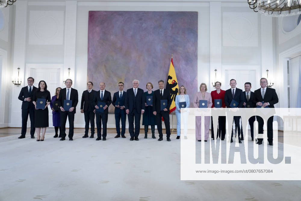 Federal President Steinmeier hands out certificates of dismissal Federal President Frank Walter Steinmeier hands out certificates of dismissal to the Federal Government Berlin Berlin GER