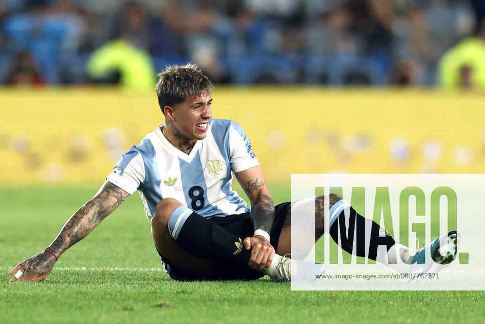 Argentinas midfielder Enzo Fernandez gestures in pain during the South American qualification football match against Brazil for the FIFA World Cup 2026 at the Monumental stadium in Buenos Aires on March 25, 2024 BUENOS AIRES ARGENTINA