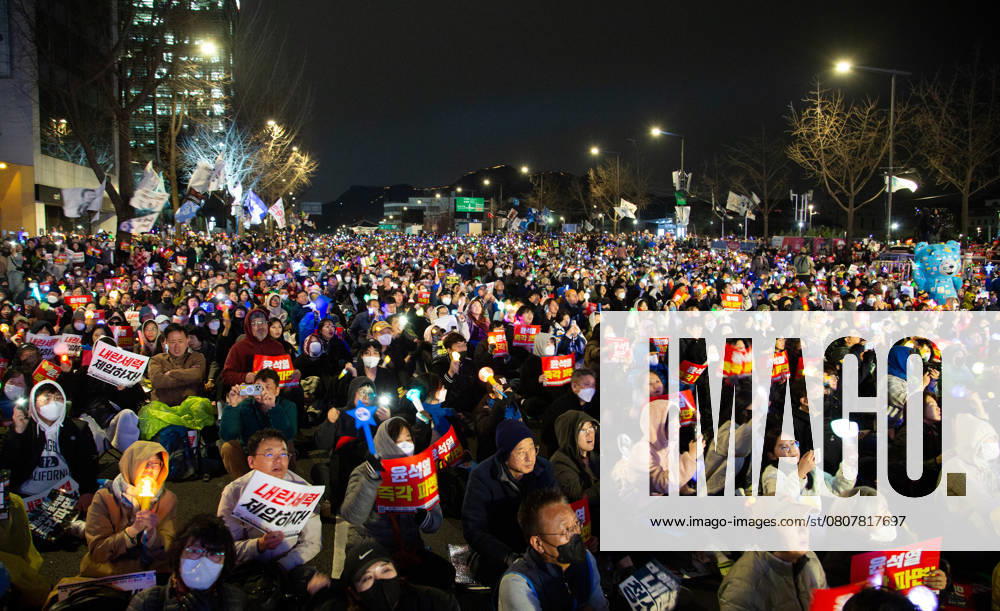Protest demanding ouster of a ringleader of insurrection and President Yoon, Mar 27, 2025 : South Koreans participate in a mass protest demanding ouster of South Korean President Yoon Suk-Yeol in central Seoul, South Korea, amid the delay in the Constitutional Court s verdict in the impeachment trial of President Yoon over the martial law bid. Tens of thousands of people rallied on Thursday to call for Yoon s removal from office. Pickets read, Oust Yoon Suk-Yeol immediately! and Let s suppress insurrection forces! . , aflo_285941396.jpg,