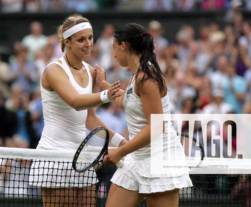 TENNIS - WTA, Wimbledon 2011 LONDON,ENGLAND,28.JUN.11 - TENNIS - WTA Tennis Damen Tour, Wimbledon 2011, Grand Slam. Bild zeigt Sabine Lisicki (GER) und Marion Bartoli (FRA). Keywords: Shakehands.
