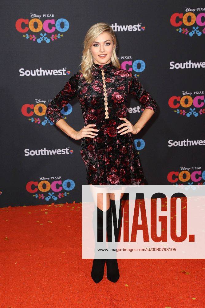 Lindsay Arnold at the Coco Film Premiere at 8 11 2017 in Los Angeles Disney Pixar S Coco Fimpremiere in Los Angeles 2017