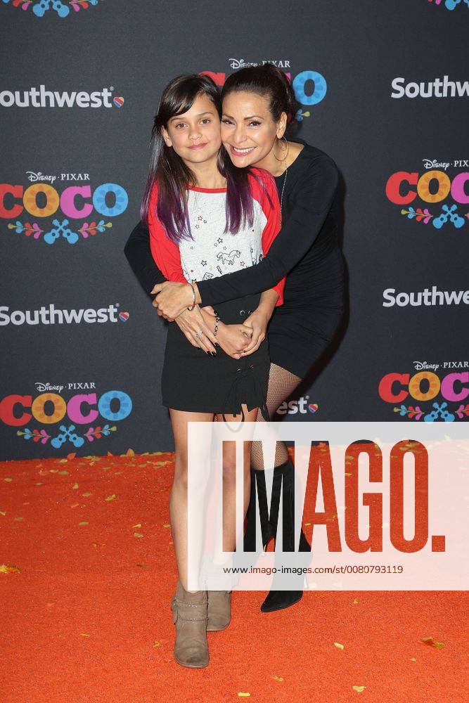 Constance Marie and theirs Daughter Luna Marie Katich at the Coco Film Premiere at 8 11 2017 in Los Angeles Disney Pixar S Coco Fimpremiere in Los Angeles 2017