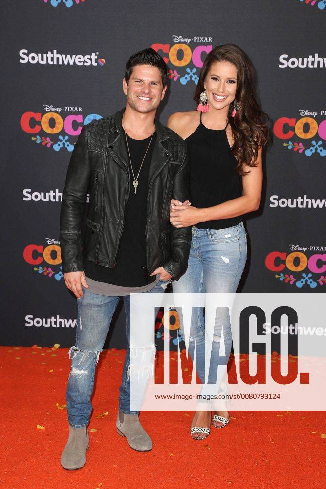 Daniel and Nia Sanchez at the Coco Film Premiere at 8 11 2017 in Los Angeles Disney Pixar S Coco Fimpremiere in Los Angeles 2017