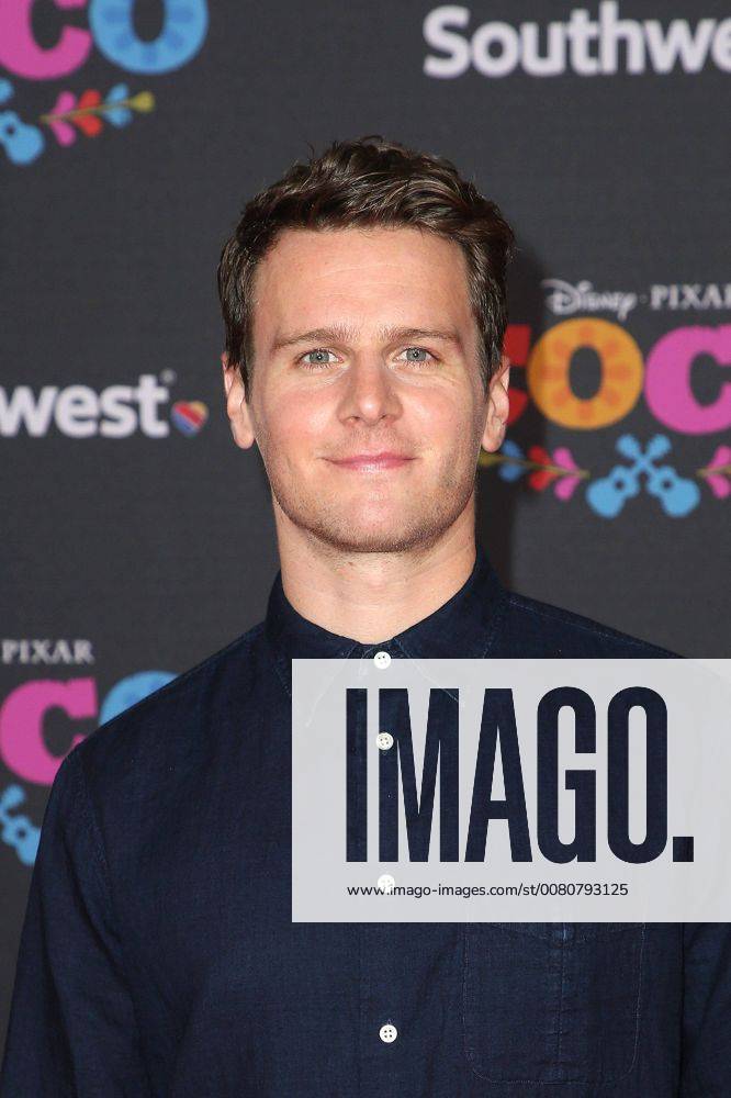 Jonathan Groff at the Coco Film Premiere at 8 11 2017 in Los Angeles Disney Pixar S Coco Fimpremiere in Los Angeles 2017