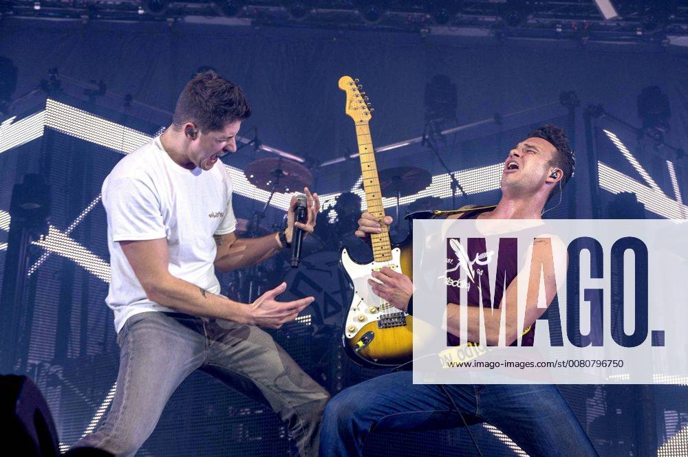 Vincent Stone and DAG Alexis Kopplin from SDP Live at a Concert the the Bunte Side the makes Tour in the Swiss Life Hall Hanover 09 11 2017 Foto:xU.xFuturexImage
