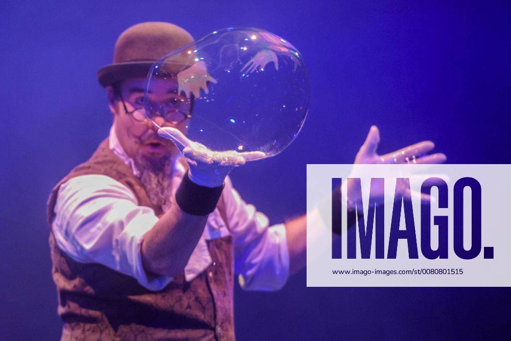 Palazzo Premiere in Stuttgart the Dinner Show Palazzo is with the New Program Curiosities in the 14 Season