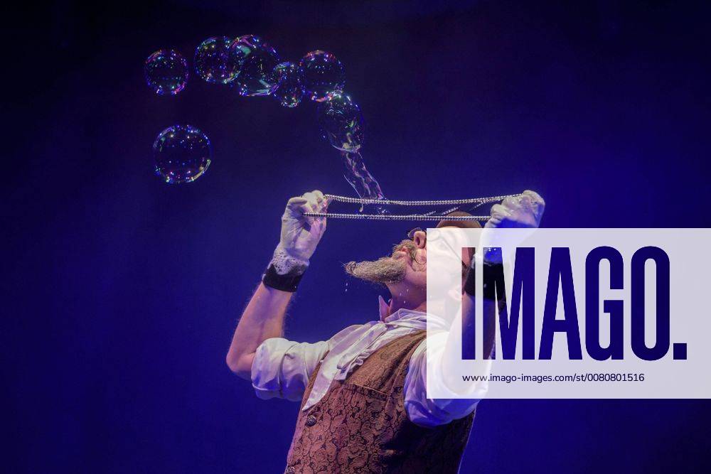Palazzo Premiere in Stuttgart the Dinner Show Palazzo is with the New Program Curiosities in the 14 Season