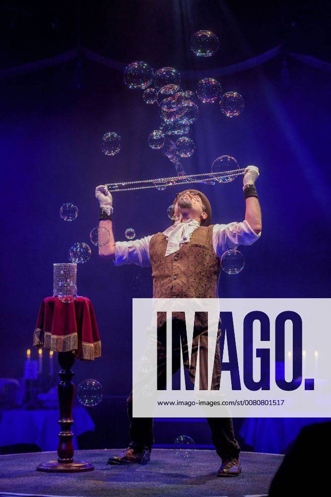 Palazzo Premiere in Stuttgart the Dinner Show Palazzo is with the New Program Curiosities in the 14 Season