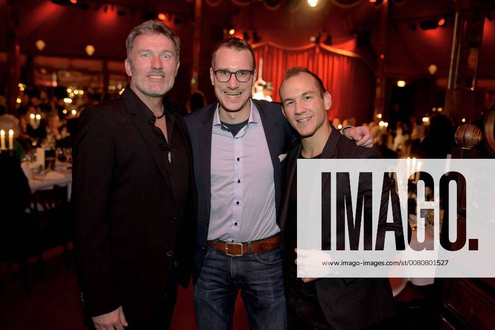 Palazzo Premiere in Stuttgart the Dinner Show Palazzo is with the New Program Curiosities in the 14 Season Skydivers Klaus Renz Photographer Oskar EYB Ringer World Champion Frank Stäbler