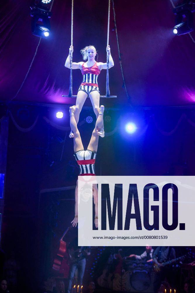 Palazzo Premiere in Stuttgart the Dinner Show Palazzo is with the New Program Curiosities in the 14 Season