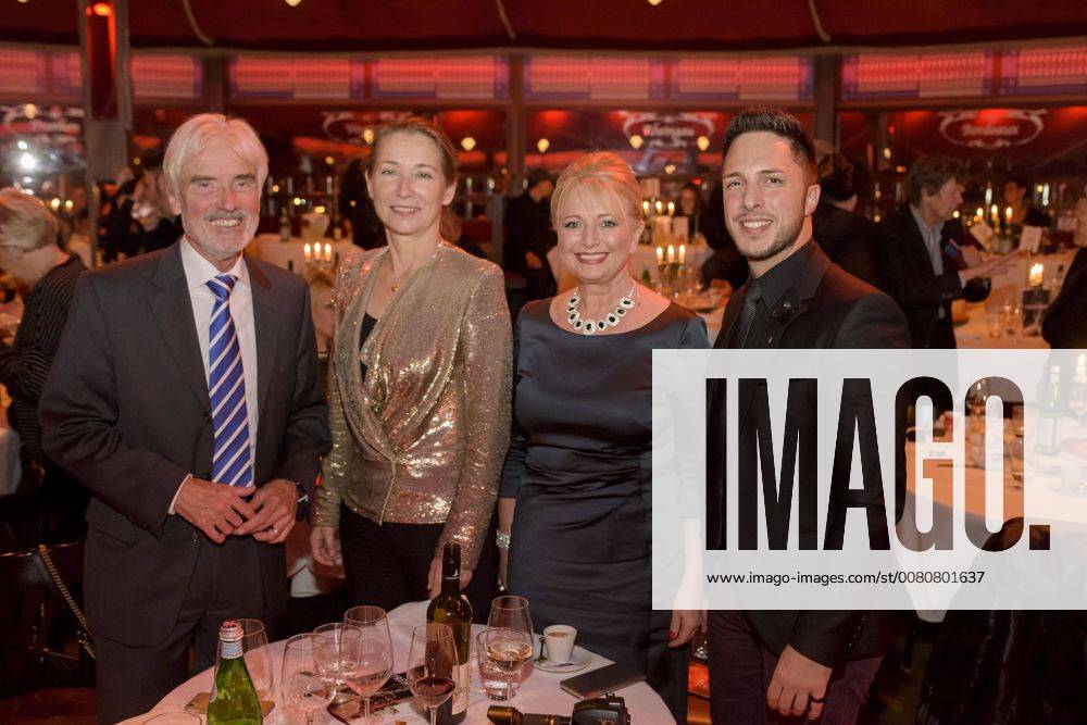 Palazzo Premiere in Stuttgart the Dinner Show Palazzo is with the New Program Curiosities in the 14 Season from left FDP Politicians Ulrich Goll with Woman Marcel Katz and Mary Princess from Saxony Altenburg